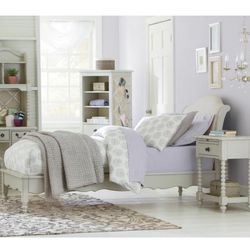 3 Piece Bed Set - Real Wood - Luxury - Girls