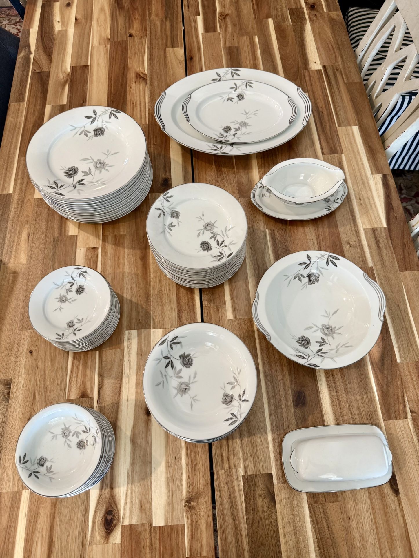 Noritake Rosamor 60-piece China Set