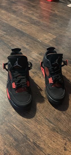 Size 7 Jordan 4 red thunders