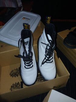 Doc Martens, vans,chucks