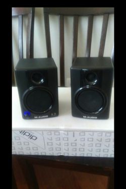 M-AUDIO Studiophile AV30 Professional Reference Studio Speakers