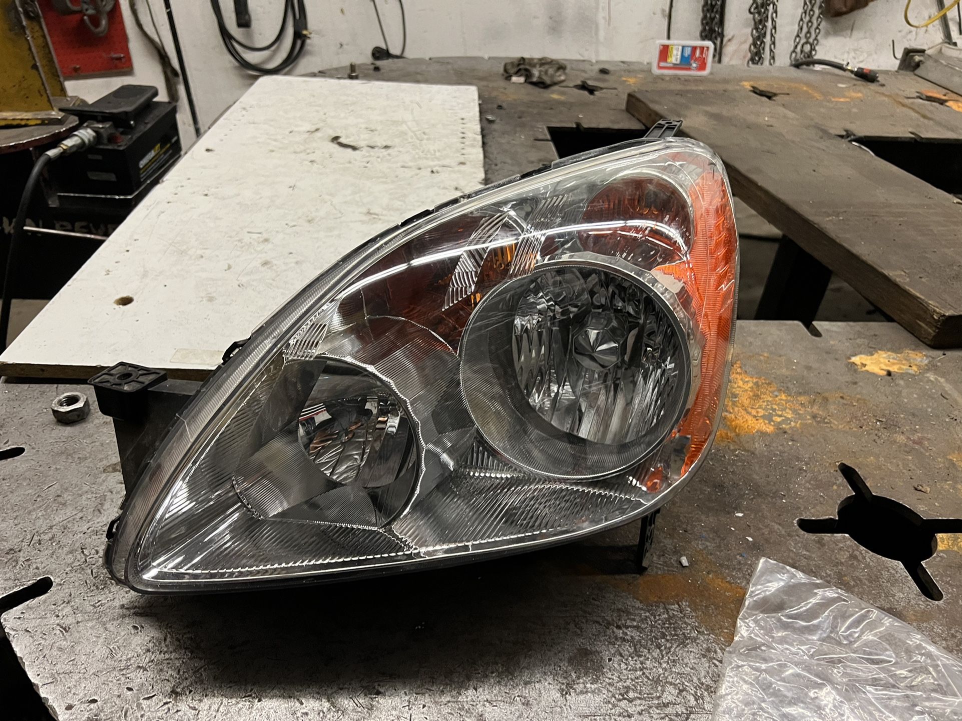 2006 Honda CR-V Headlights