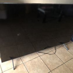 Samsung Smart TV 61 pulgada se vende para partes la pantalla está dañada o alguien que lo quiera arreglar la vendo barata por $300 o mejor oferta