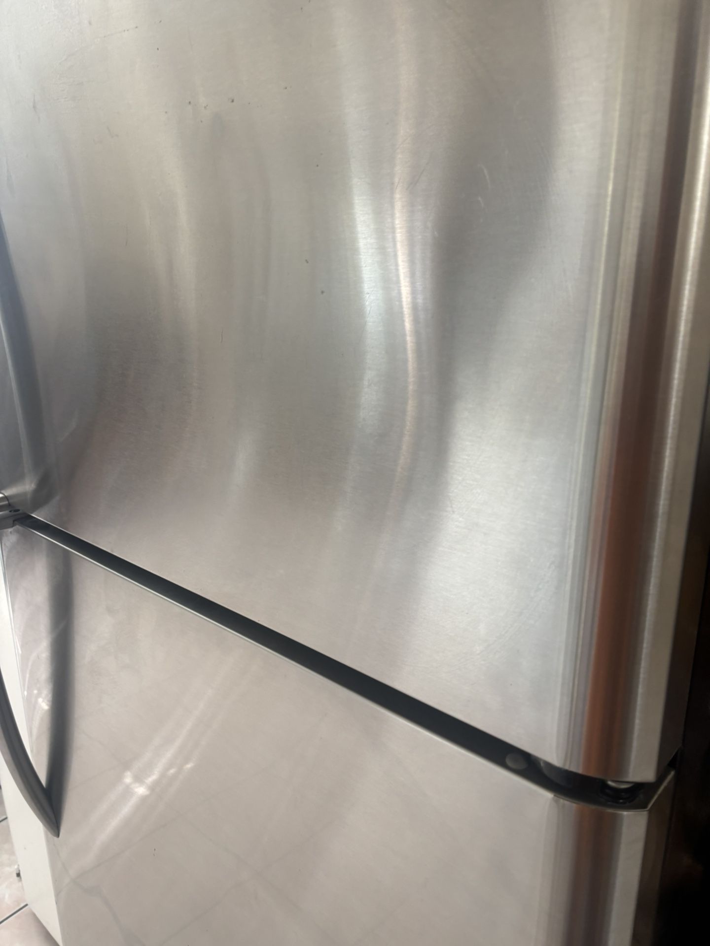 Refrigerator In Stainless Steel Frigidaire