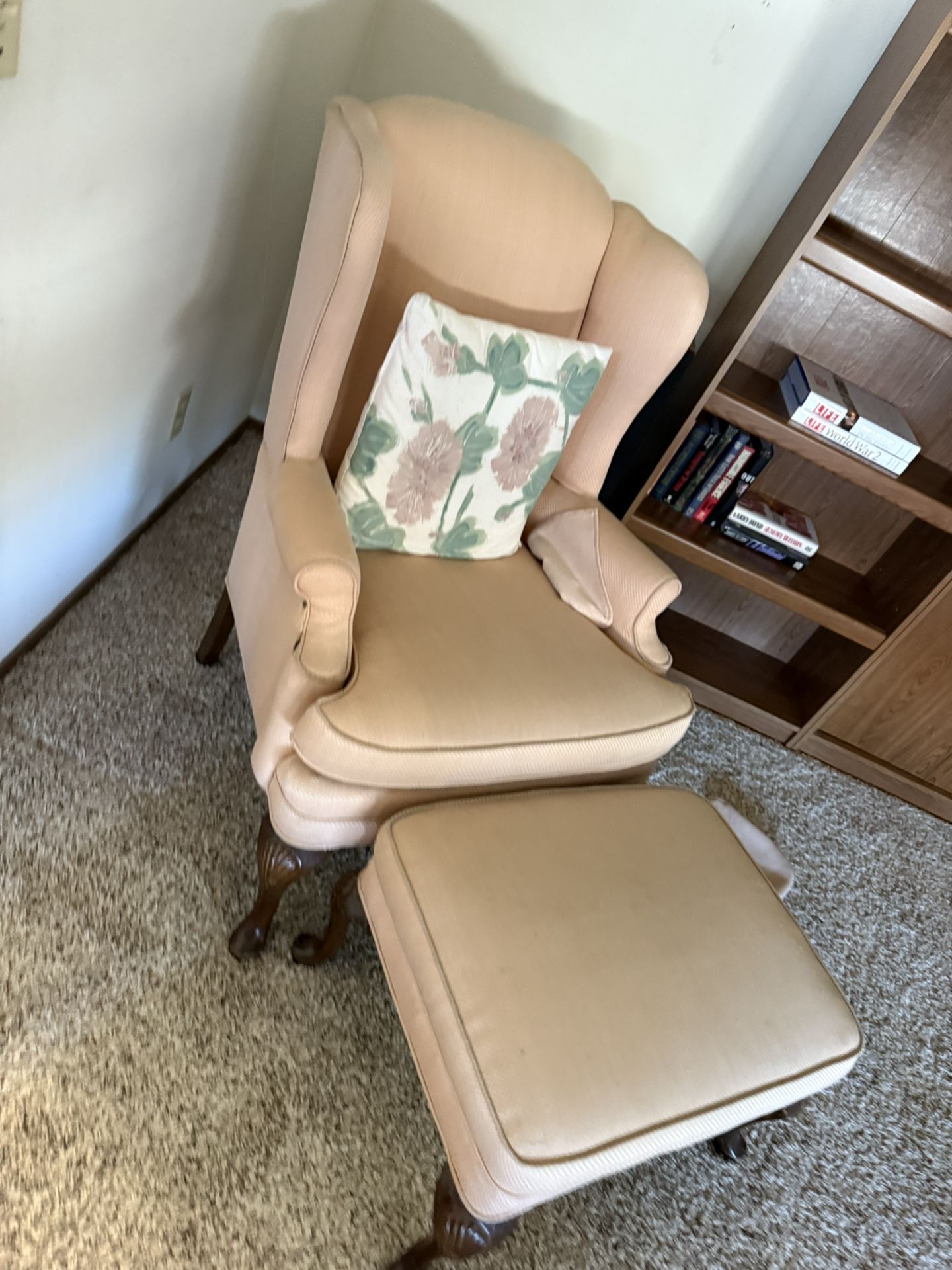 Chairs (sillas)
