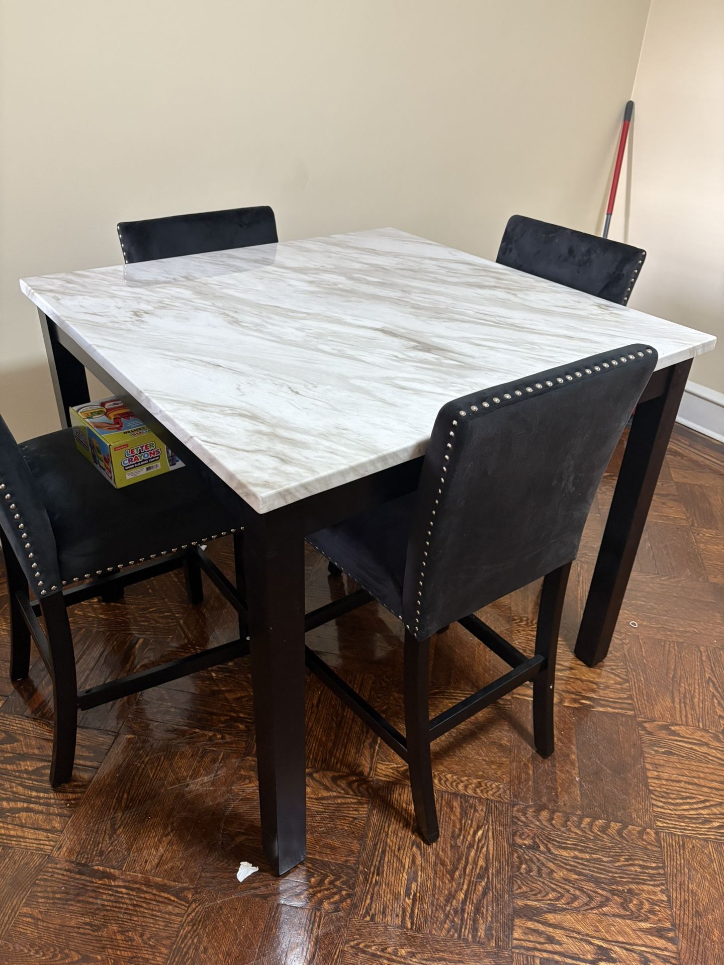 Dining room table and 4 chairs