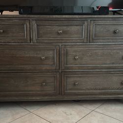 Large Steve Silver Furniture Highland Park 8-Dresser