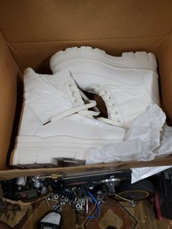 Snow Boots Size 10 Woman