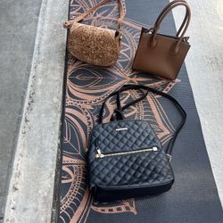 Bolsas 👜 En Venta 2 Nuevas Y Una Ussda 