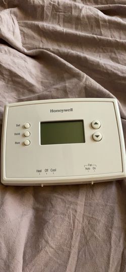 Honeywell Thermostat! (Needs batteries)