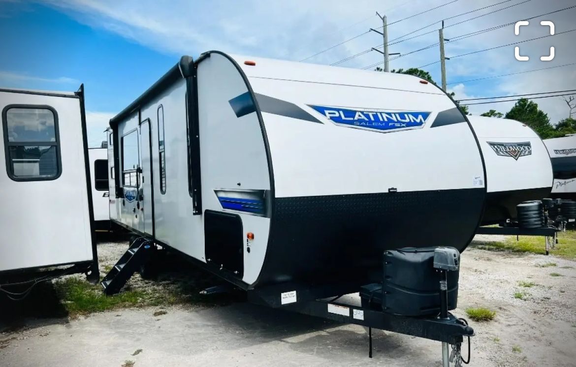 Forest River Salem FSX MAX Platinum Edition toy hauler 270RTKX