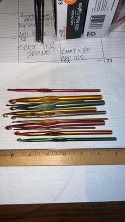 VTG Boye crochet hooks