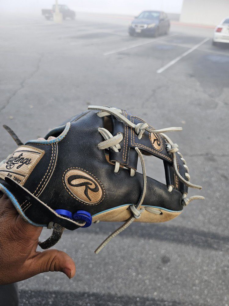 Heart Of The Hide Baseball Glove