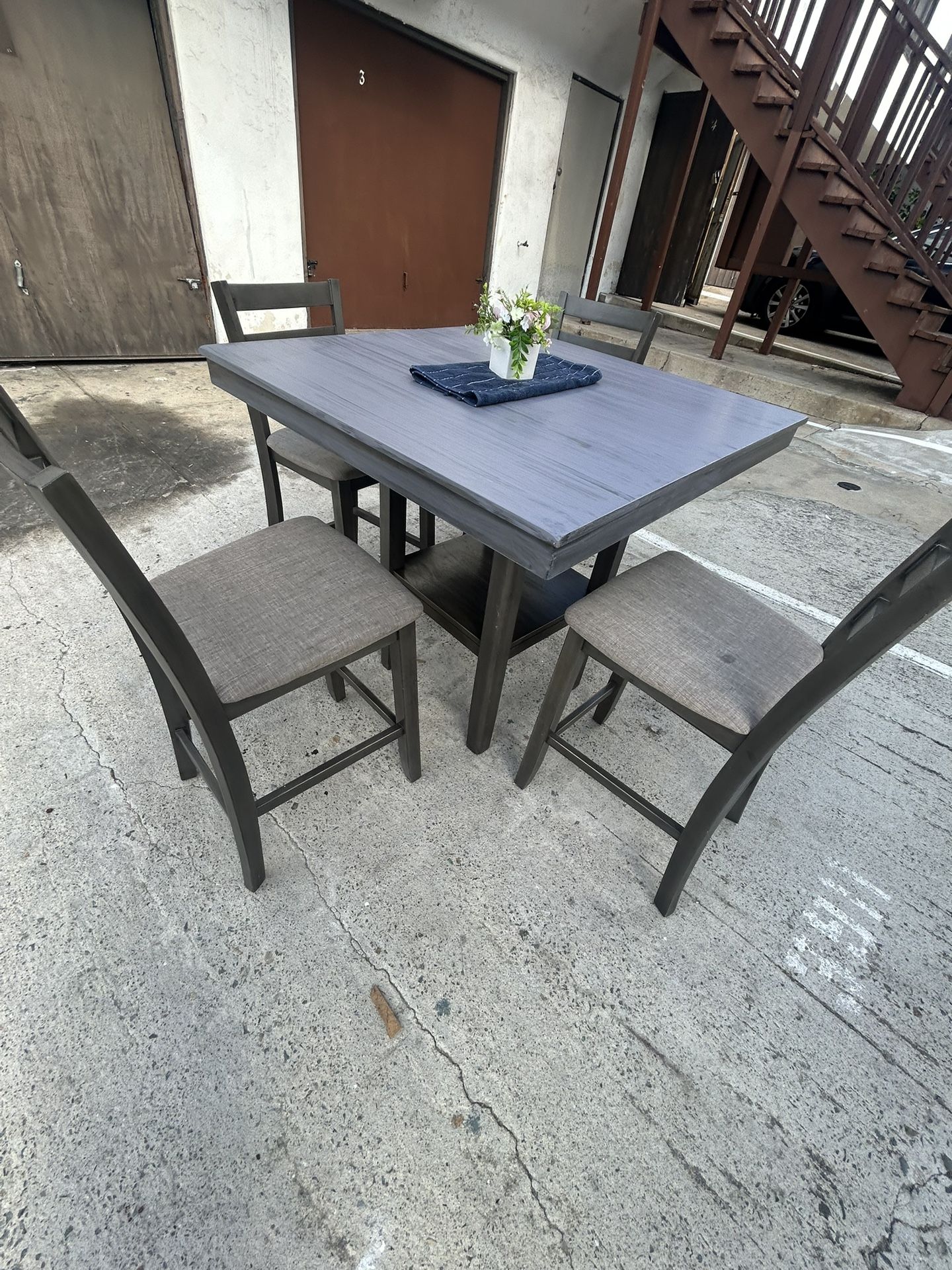 Tall Table And Stools (4) 🚚 Available 