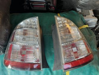 2007 Prius Tail Lights With Bulbs ( OEM )