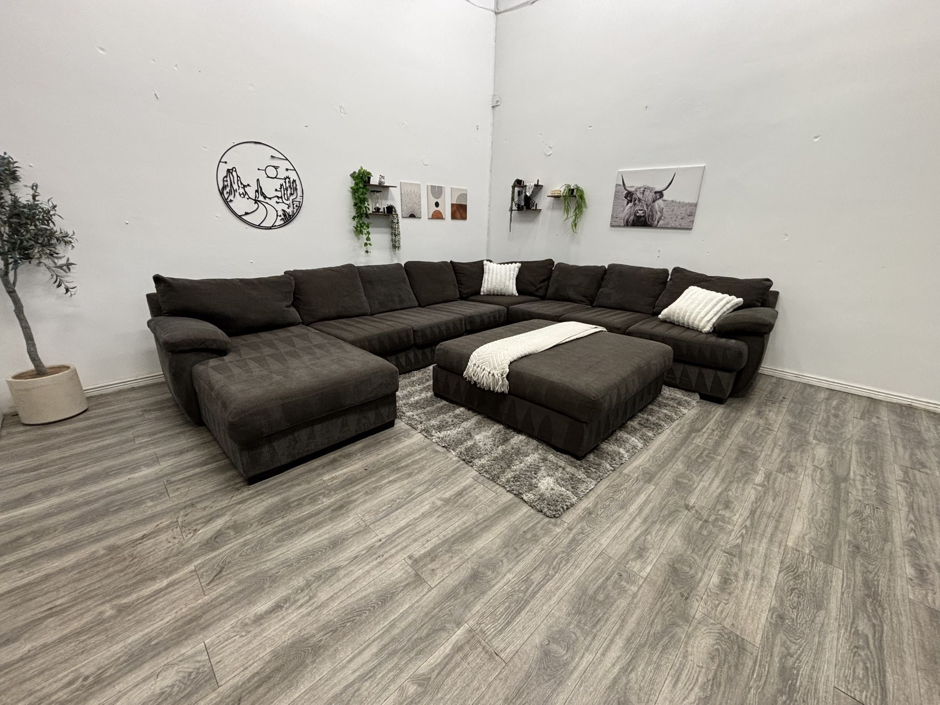 Sectional Couch - Free Delivery
