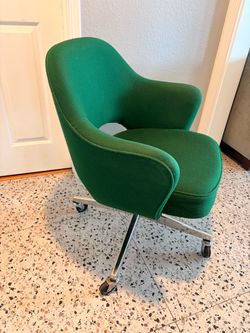 Knoll Saarinen Executive Swivel Armchair