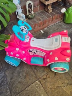 Minnie Mouse car