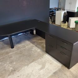 BLACK EXECUTIVE L-SHAPE OFFICE DESK $400 (GOOD CONDITION)