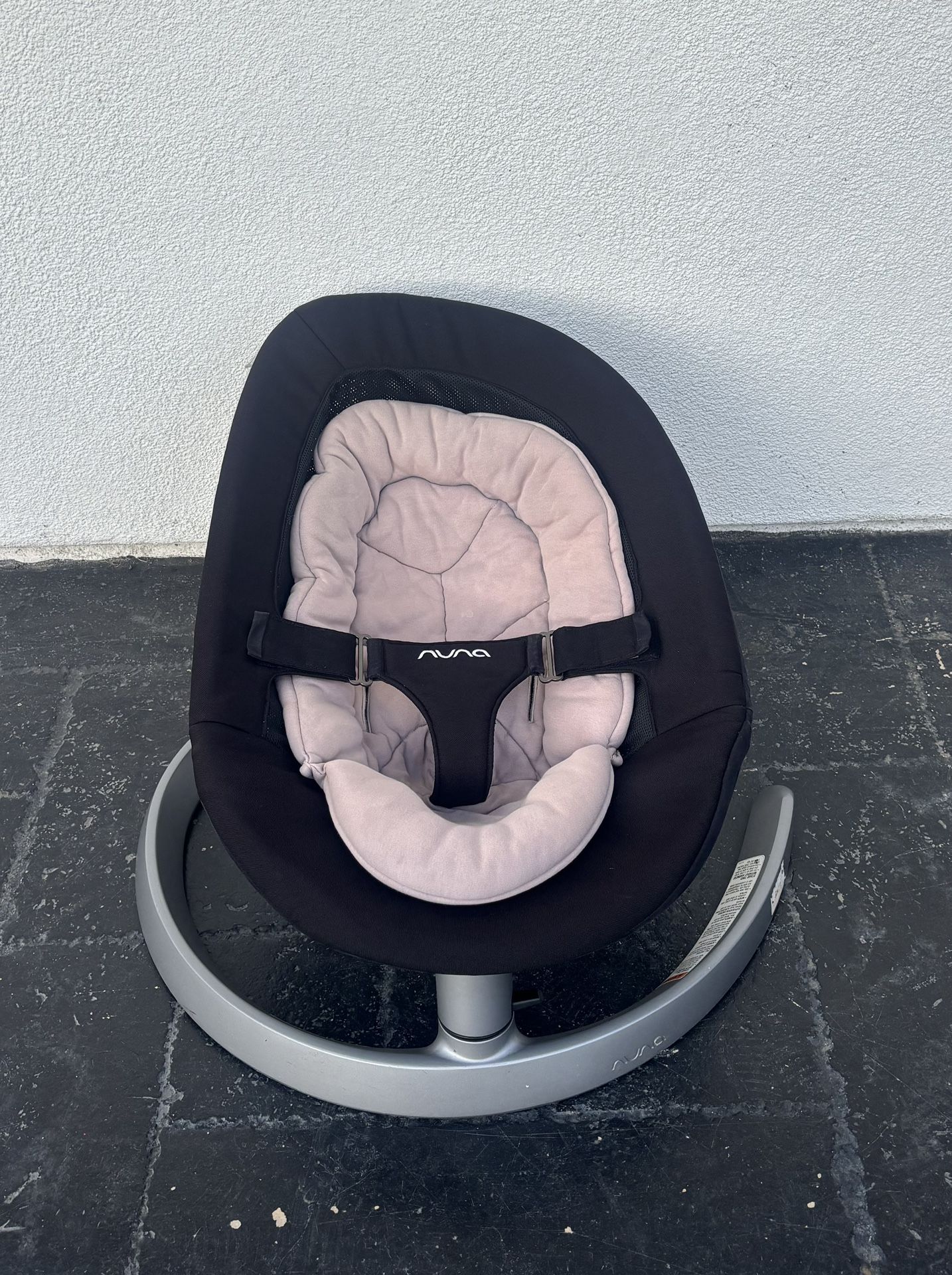 LIKE NEW NUNA LEAF INFANT TO YOUTH BABY SWING!!!