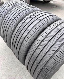 225/55/18 Hankook Selling a set of 4 tires in excellent condition 🫡