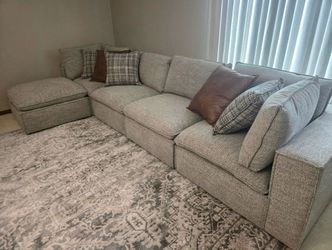 Bob’s Infinity 5-Piece Modular Sectional + Ottoman – Excellent Condition