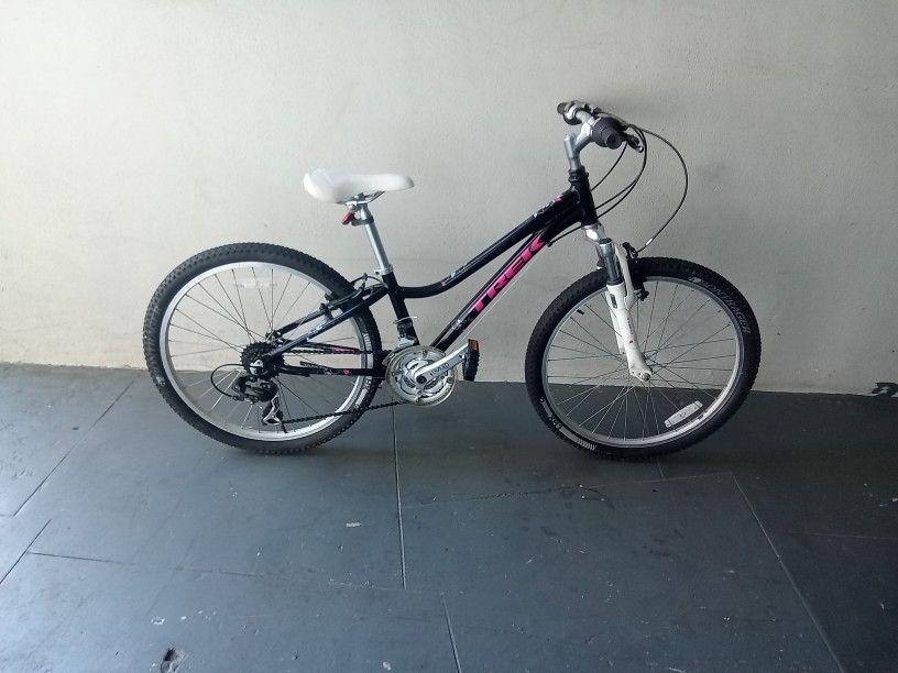 BICYCLE TREK 21 SPEED SIZE 24 BRAND NEW