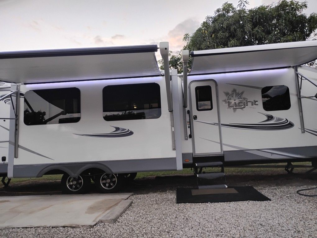 Travel Trailer Highland Ridge 31 