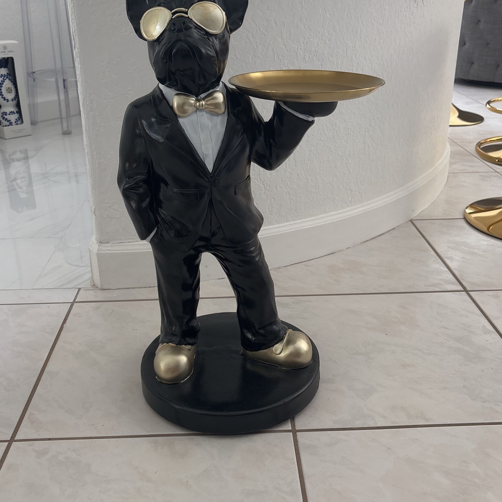 RARE BULLDOG SCULPTURE SIDE TABLE & TRAY! 26” Dog Butler Servant Statue. Super Cool Art, Not Bombay Company James Or Millie The Maid. NOW ONLY $165.