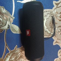 JBL Flip4 Bluetooth Speaker $50