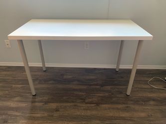 White Desk/Table – Great Condition