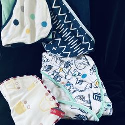3 infant hooded bath towels and wash cloth