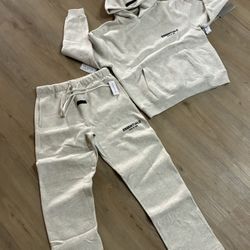 Essentials Light Oatmeal Sets 🛍️