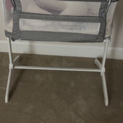 Bassinet Like New Bedside