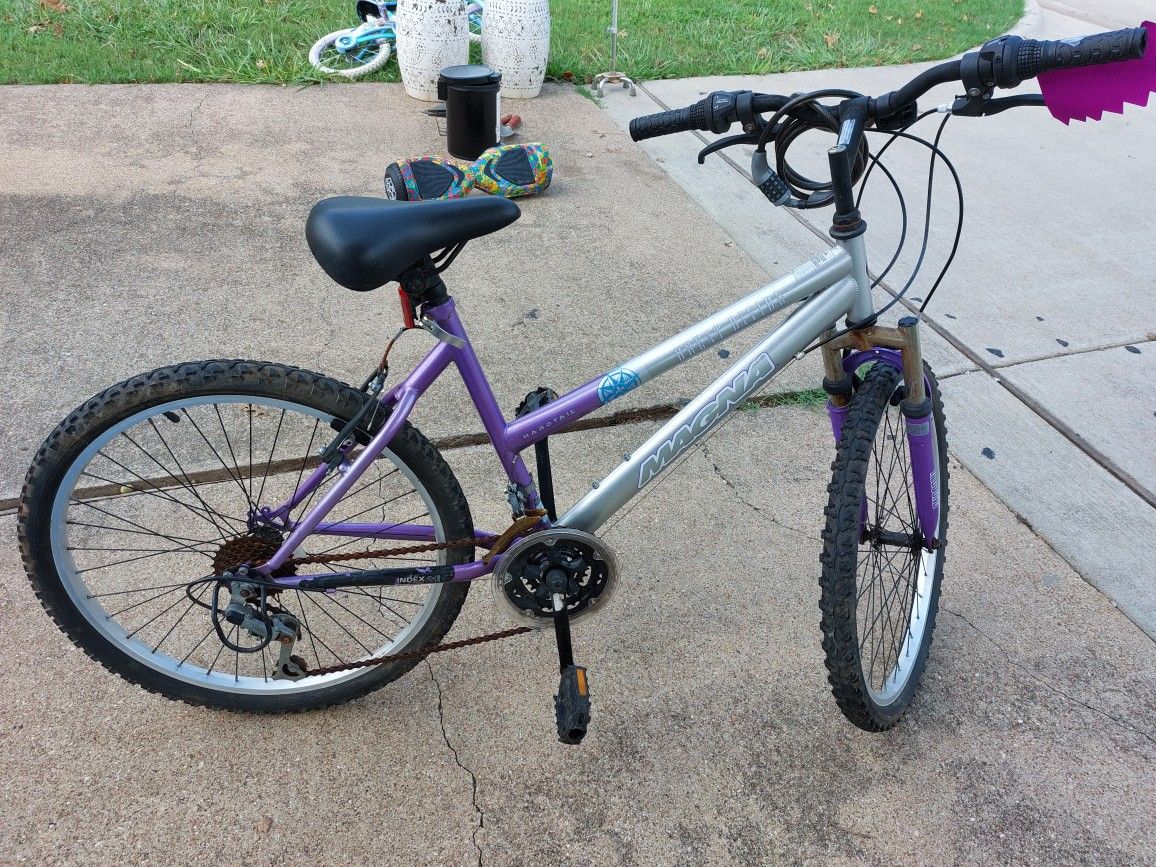 Bike (pick up in Arlington 76010) check all pictures before sending message