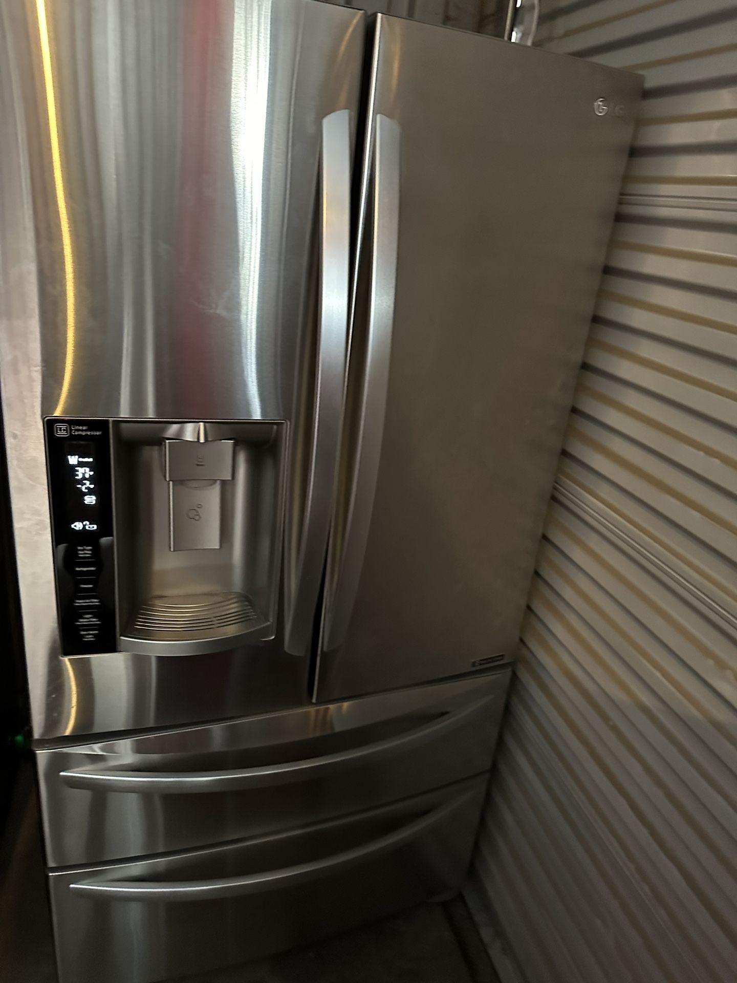 LG Refrigerator Everything Works