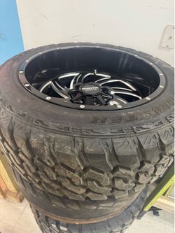 Mudster OffRoad 22”x12 Rims w/ Caps