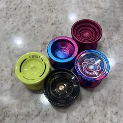 6 yo-yo’s plastic and aluminum