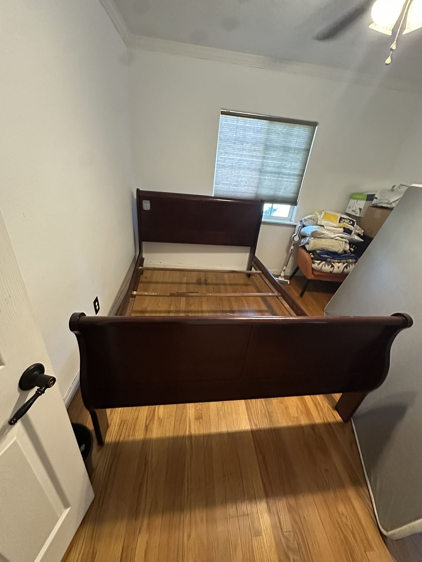 Cherrywood Queen Bed frame And Dresser/w Mirror 