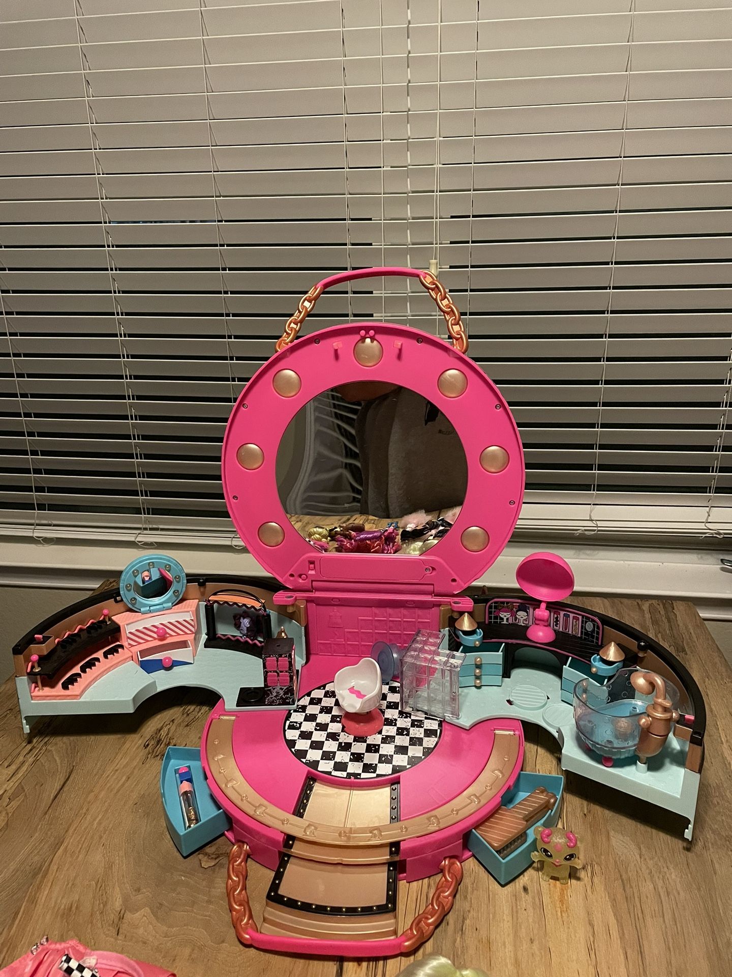 lol Surprise Dolls and Hair Salon