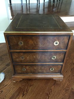 Beautiful end table leather inset. Great quality $50.