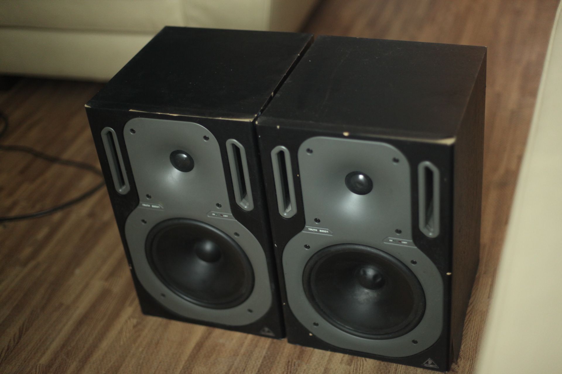 Behringer Truth 2031A Studio Monitors