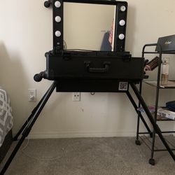 Makeup Vanity on The Go 