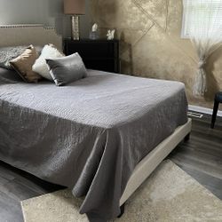 Queen Bed Great Mattress