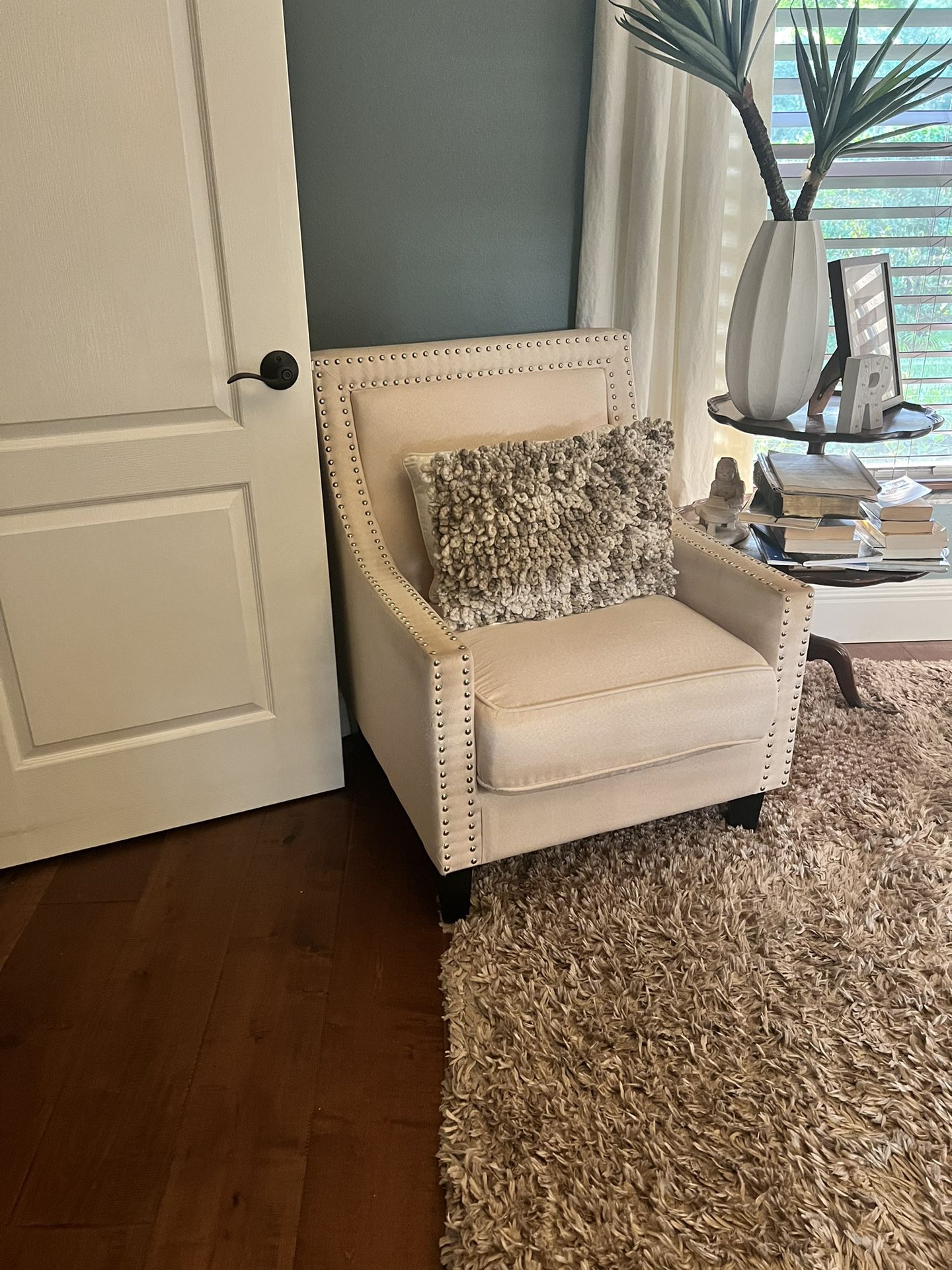 Creamy beige Accent Chair