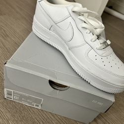 Brand new Air Force 1 LE GS 6.5