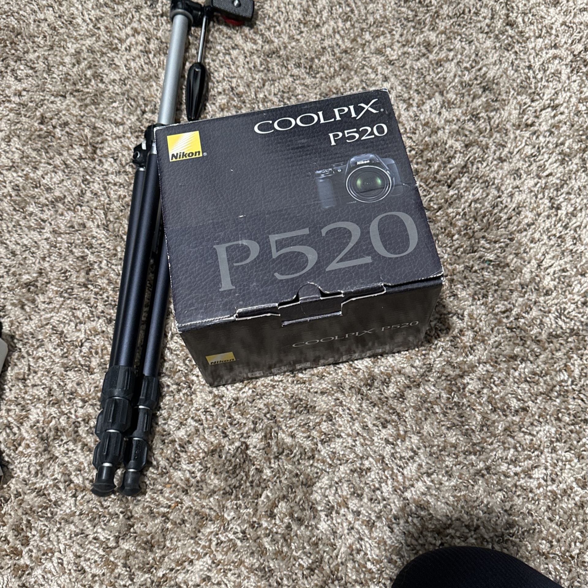 Nikon Coolpix P520 Digital Camera &Tripod