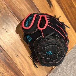 Wilson Flash Girls Fast Pitch Softball Mitt RHT - Like New 