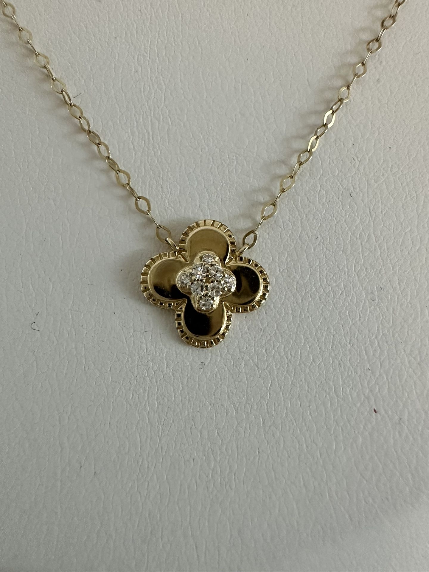 14K Authentic YG With Centered Pendant Clover