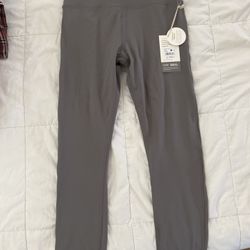 3 Pairs Of Vuori Leggings Size Small With Tags 